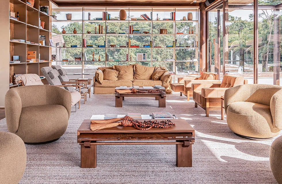 sala ampla com disponibilidade para leitura clara arte